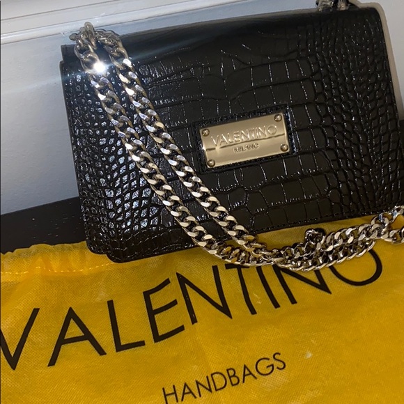 BRAND NEW VALENTINO HAND BAG
